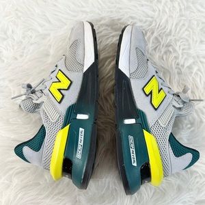 New Balance Boy’s Size 5 997 V1 Sneakers Abzorb